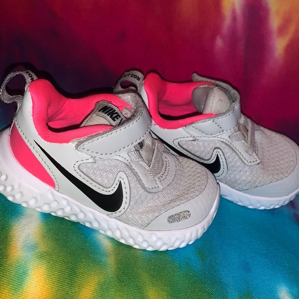 Nike Revolution